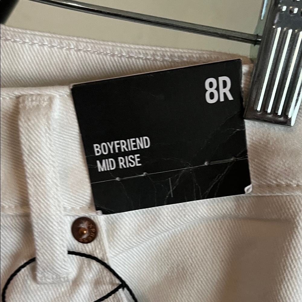 Express Women’s 8R White Boyfriend Fit Distressed Jeans NWT - Picture 3 of 7